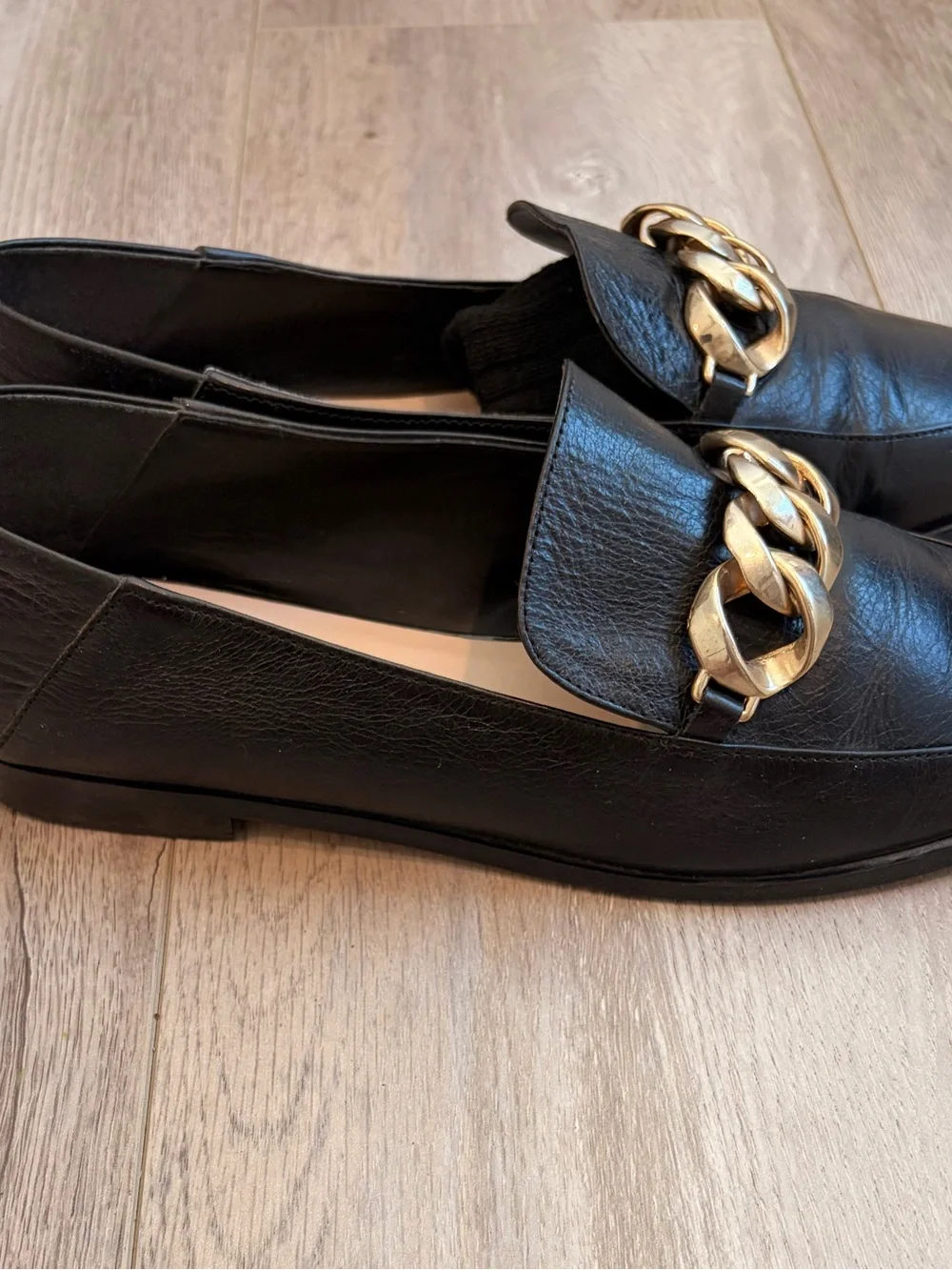 Zara Women’s Black Leather Chain-Trim Loafers